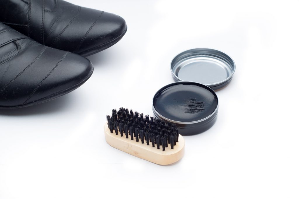 Shoe brush