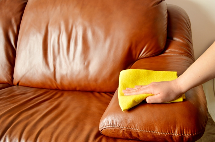 Cleaning leather furniture with cloth